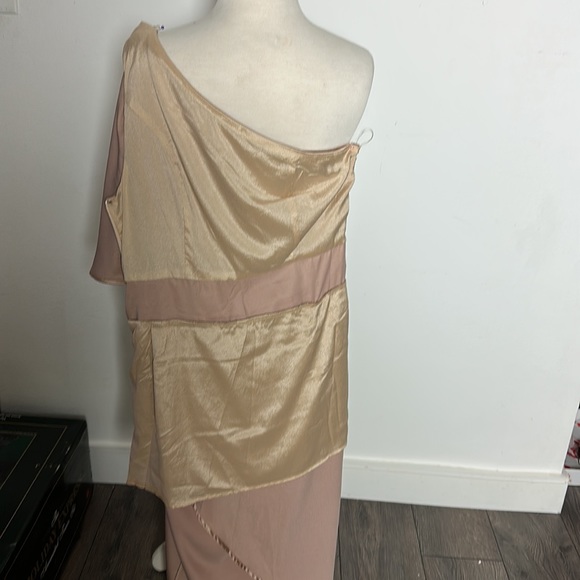 NWT Good Times One-Shoulder Ruched Wrap Dress in Champagne Size L - Picture 14 of 16
